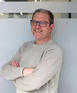 Antonio Fernández, experto en administrar los procedimientos de baja definitiva de automóviles en Toledo
